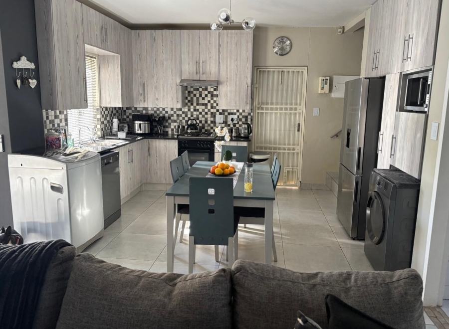 2 Bedroom Property for Sale in Waterval East North West